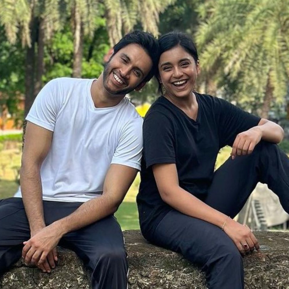 Sumbul Touqeer and Mishkat Varma's Kavya – Ek Jazbaa, Ek Junoon completes 200 episodes; makers organize puja Sumbul Touqeer and Mishkat Varma's Kavya – Ek Jazbaa, Ek Junoon completes 200 episodes; makers organize puja