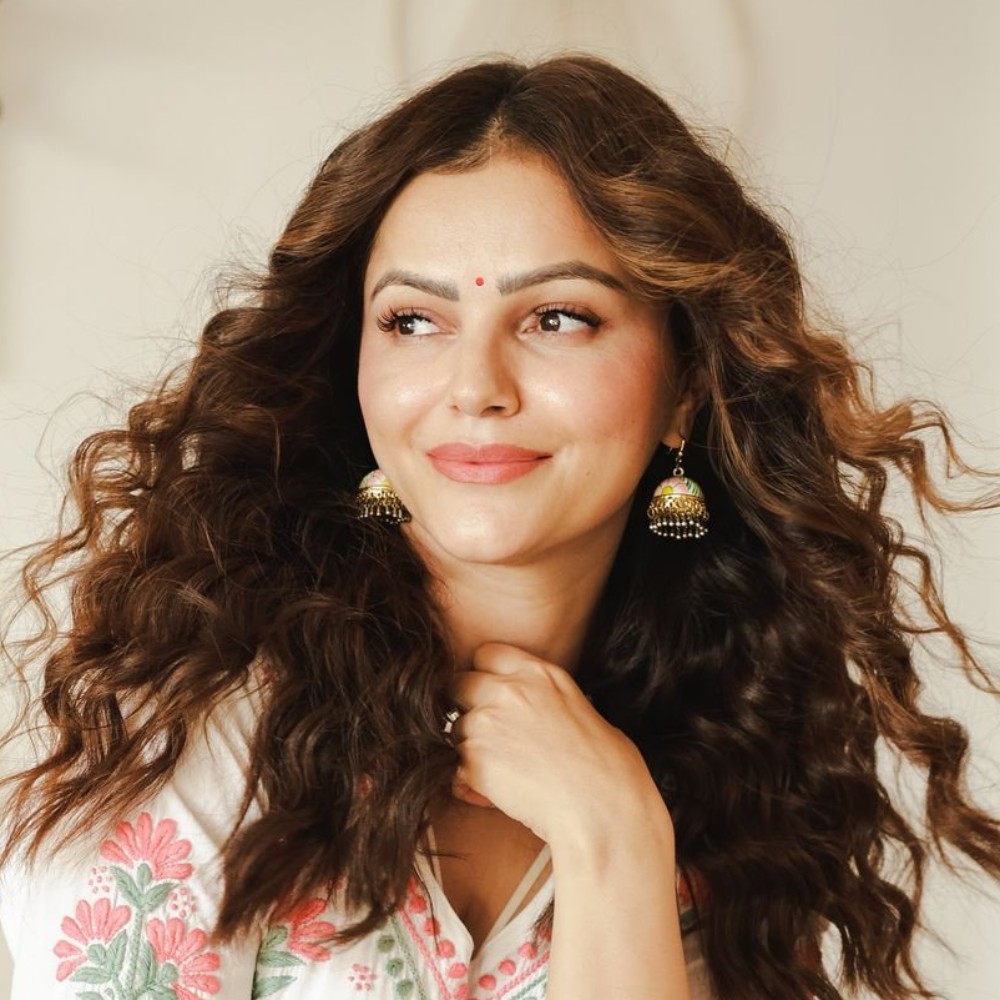 Bigg Boss 14 winner Rubina Dilaik embraces summer style in a breezy kurta set; can you guess its price? Bigg Boss 14 winner Rubina Dilaik embraces summer style in a breezy kurta set; can you guess its price?