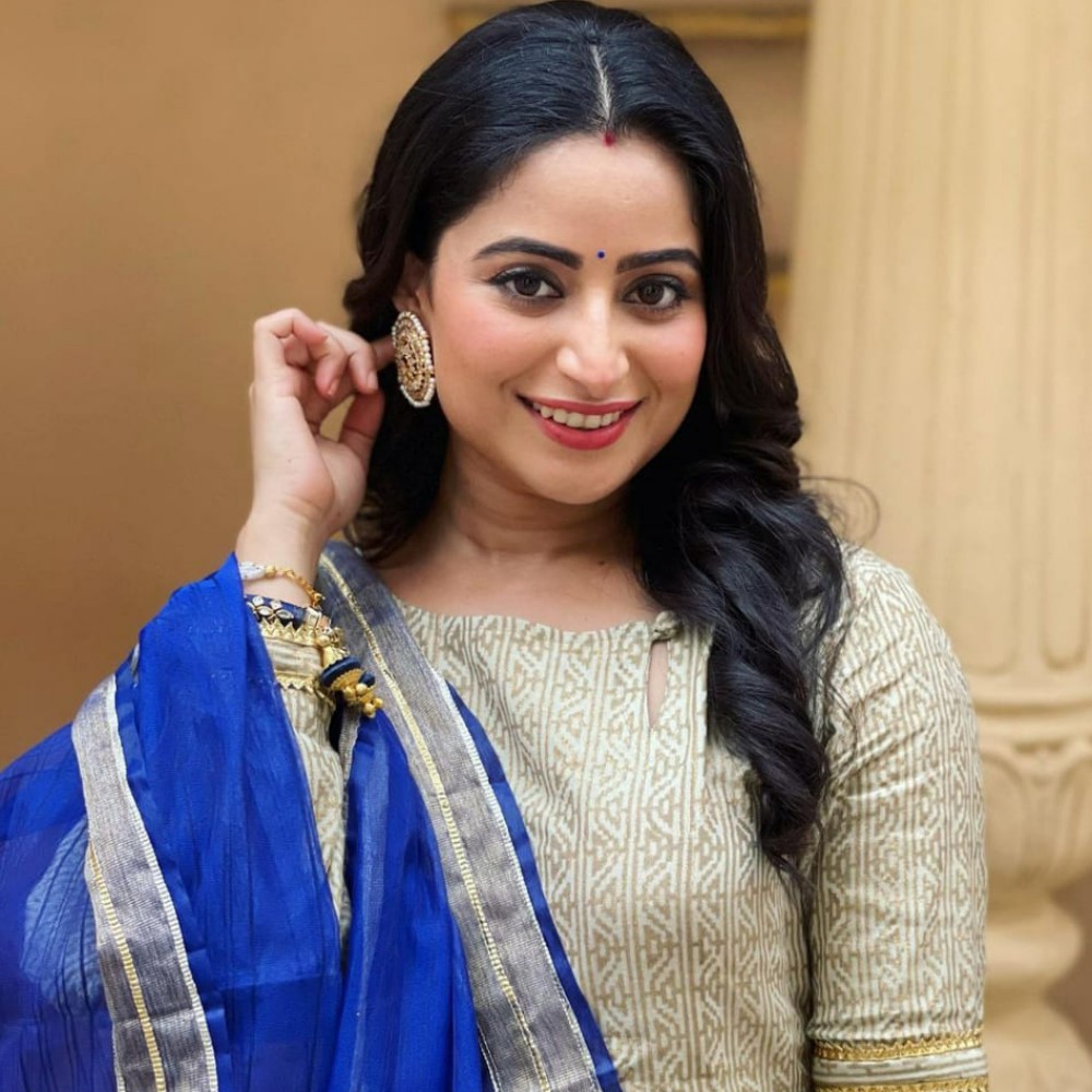 WATCH: Ghum Hai Kisikey Pyaar Meiin fame Aishwarya Sharma ditches car; chooses Mumbai l...