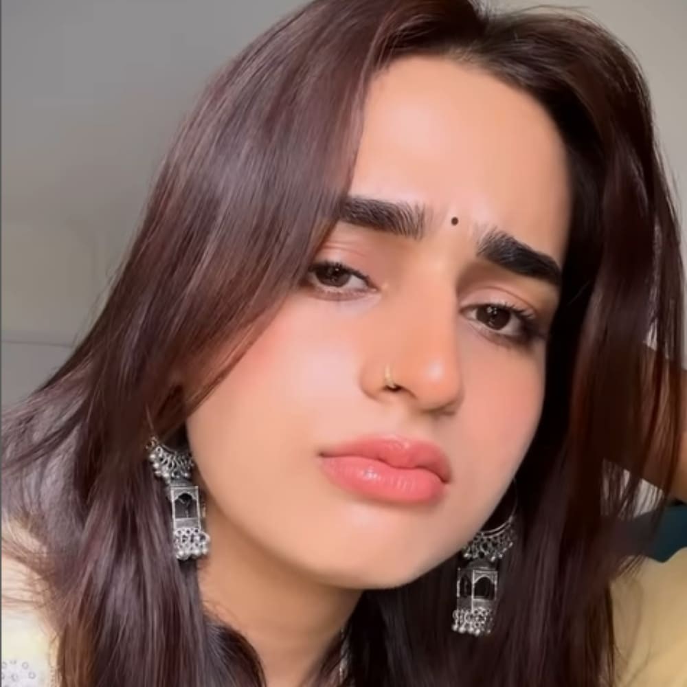 Bigg Boss 17's Ayesha Khan witnesses heartwrenching casualty caused by an accident; sha...