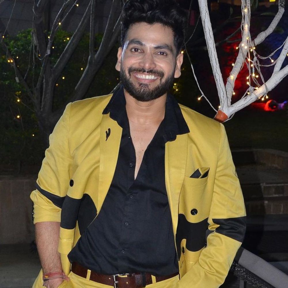 Bigg Boss 16’s Shiv Thakare posts PIC with mystery girl on Girlfriend Day; Here’s what we know about her Bigg Boss 16’s Shiv Thakare posts PIC with mystery girl on Girlfriend Day; Here’s what we know about her