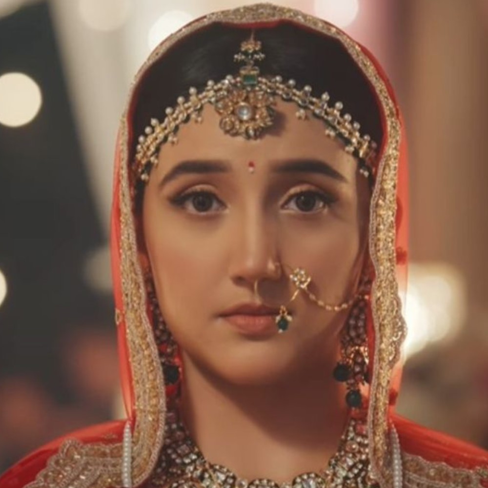 Suman Indori PROMO: Suman teaches Devika a lesson for looking down on people and boasti...