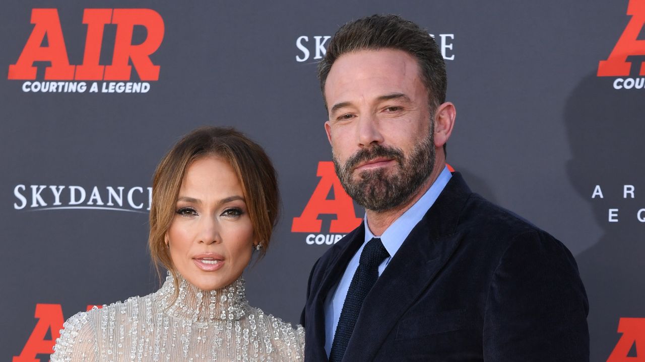 Jennifer Lopez and Ben Affleck (via Getty Images)