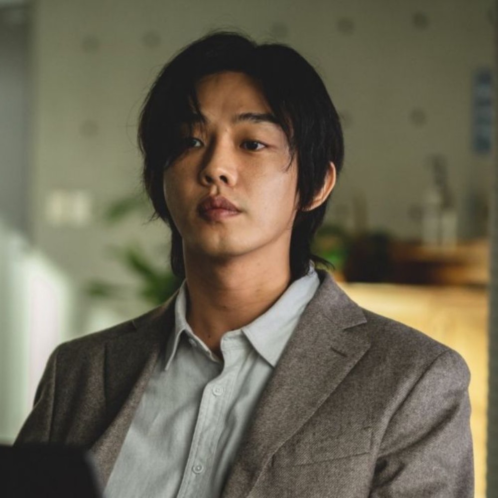 Yoo Ah In attends an hour-and-a-half-long police questioning for sexual assault charges...