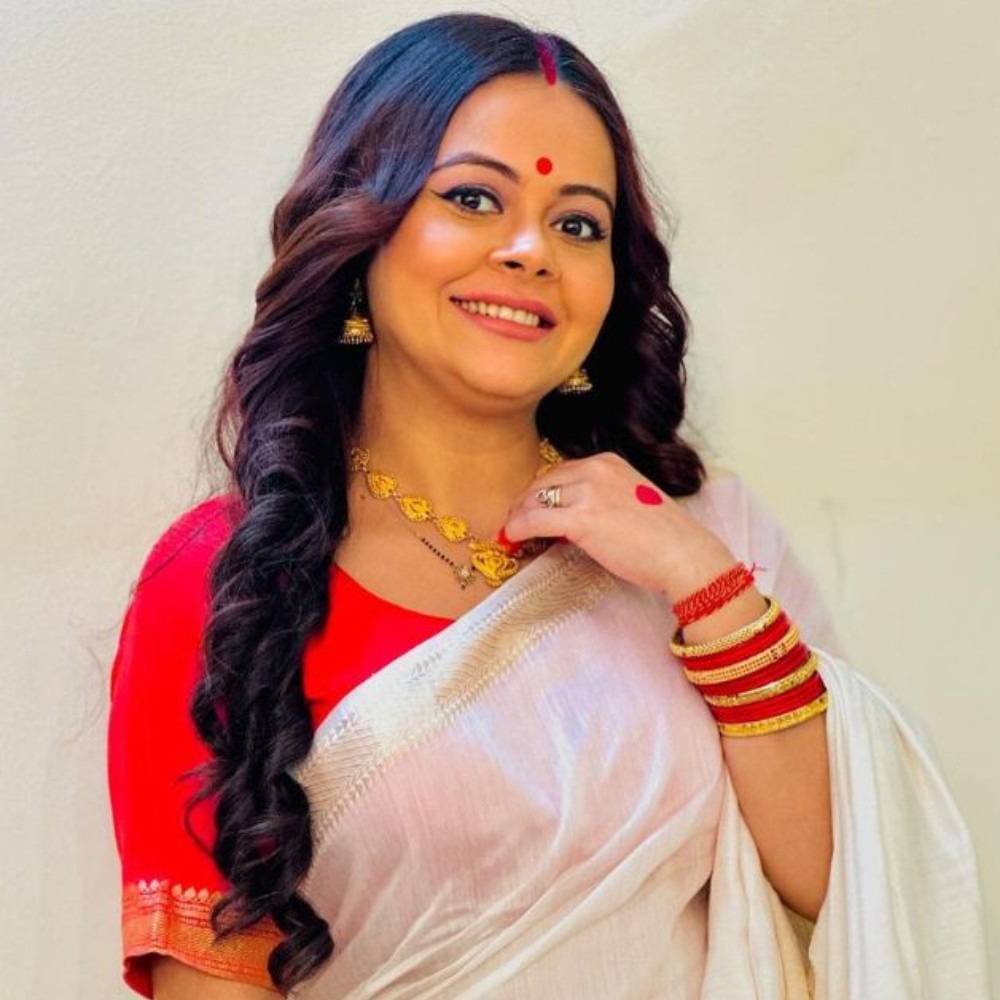 Devoleena Bhattacharjee posts PICS in Bengali look, flaunting baby bump; Nazim Khilji a...