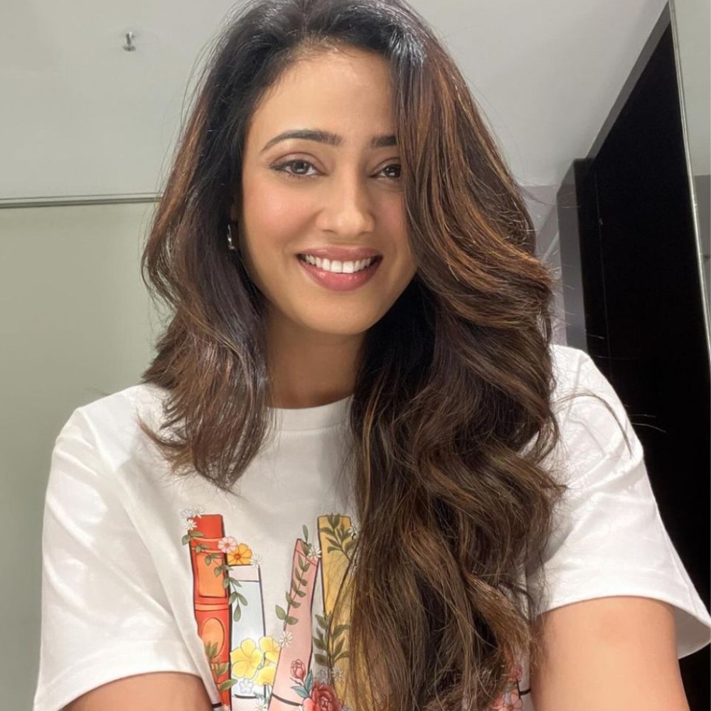 Shweta Tiwari is flawless at 43; actress' latest PICS make netizens say 'Mommy is agein...