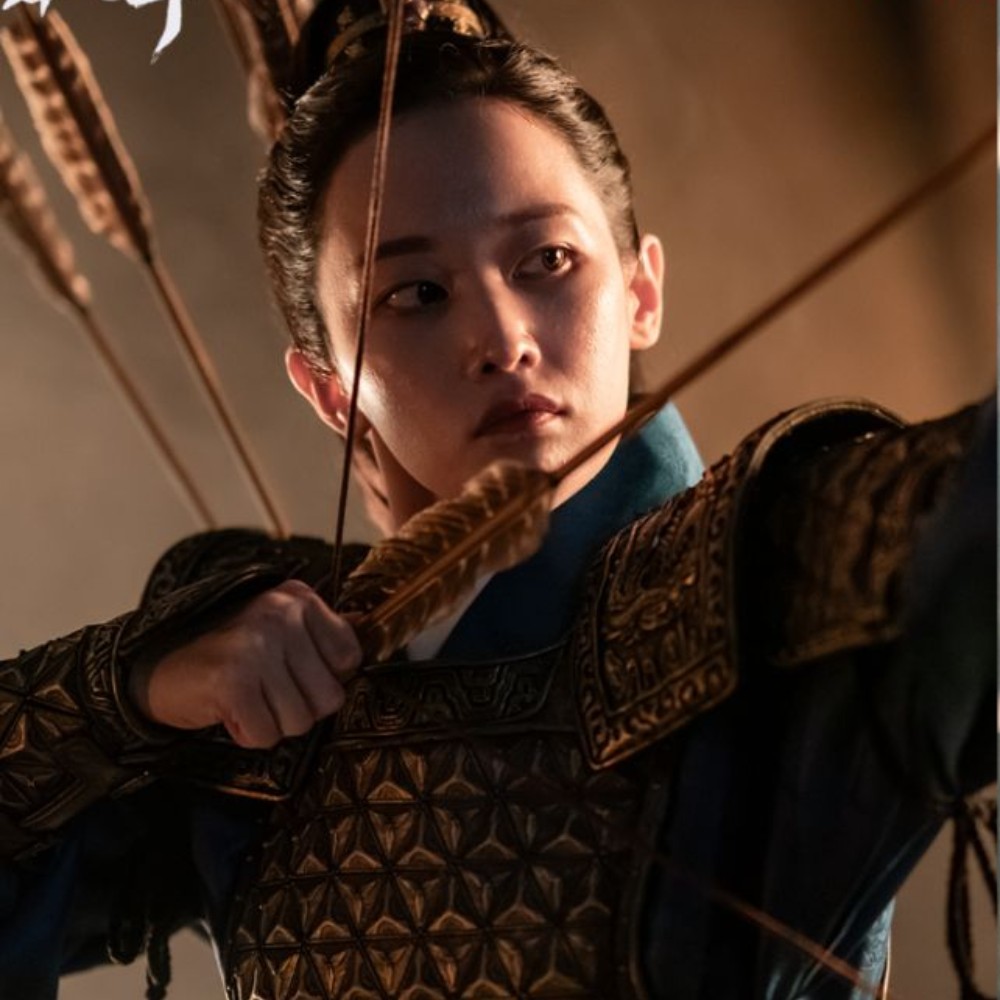 The Queen Woo stills: Jeon Jong Seo arms up to defend herself and her tribe after Ji Ch...