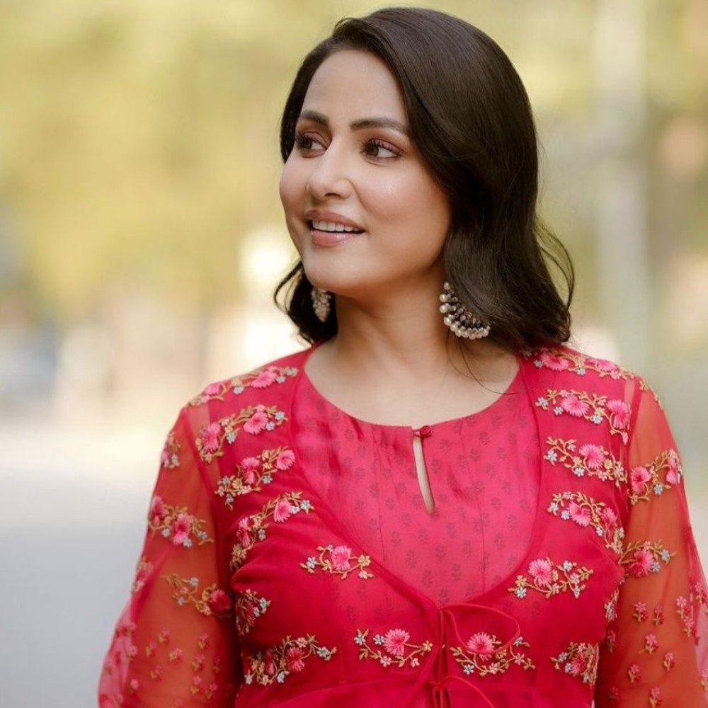 In PICS: Hina Khan calls herself 'PLUVIOPHILE; enjoys Mumbai 'baarish' with serene view