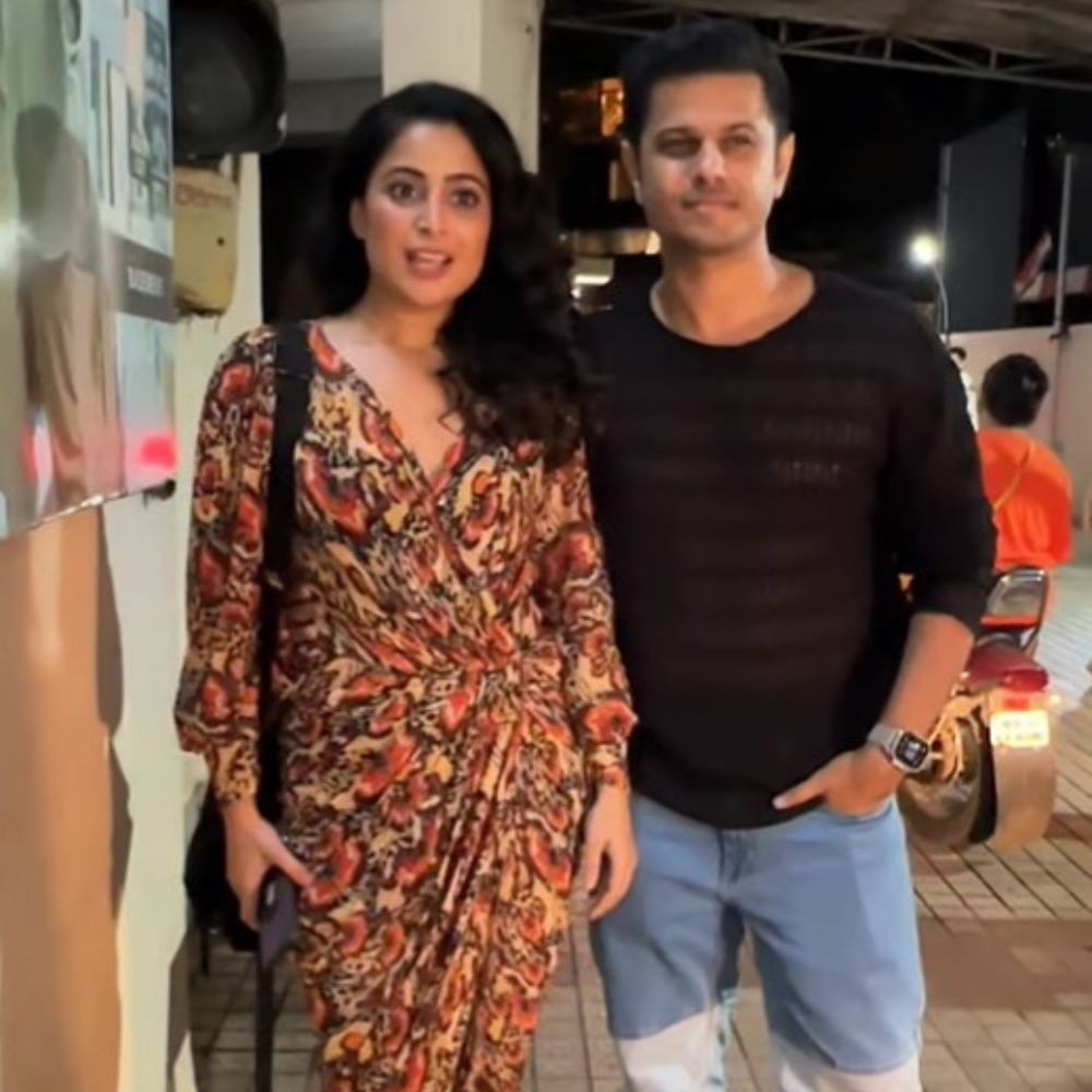 WATCH: Neil Bhatt holds wife Aishwarya Sharma close to her as they step out for movie d...