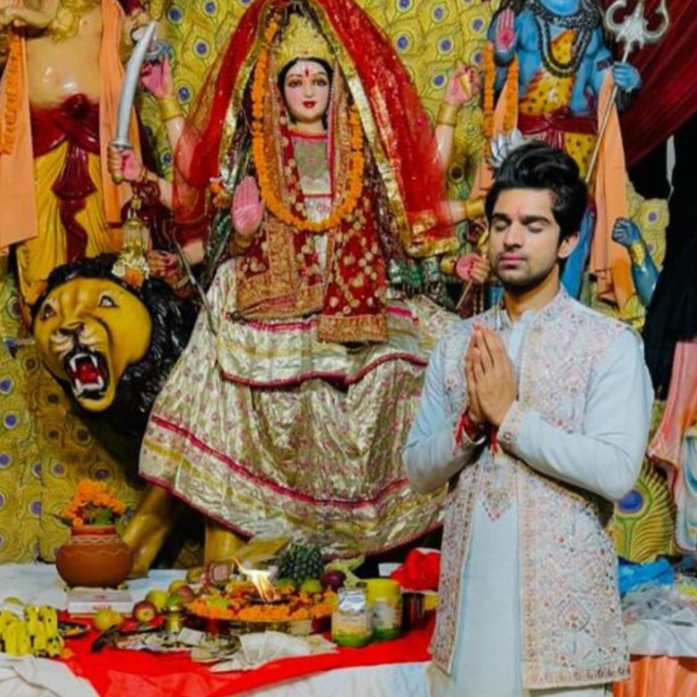 Khatron Ke Khiladi 14’s Abhishek Kumar drops inside VIDEOS from his birthday celebration with family Khatron Ke Khiladi 14’s Abhishek Kumar drops inside VIDEOS from his birthday celebration with family