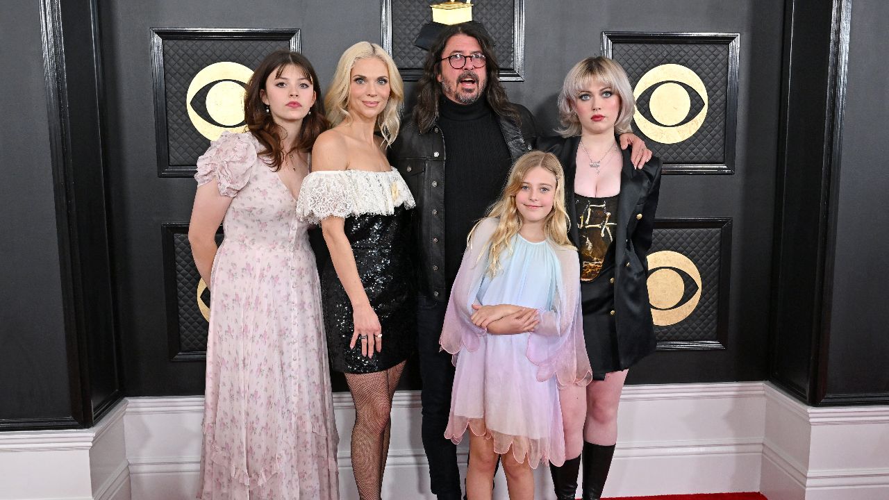 Dave Grohl with wife Jordyn Blum and daughters Violet, Harper, and Ophelia (Getty Images)