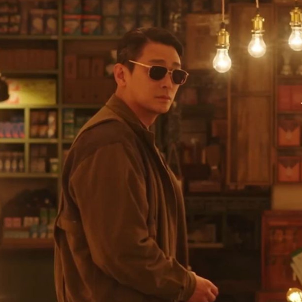 Light Shop FIRST LOOK: Ju Ji Hoon and Park Bo Young cross paths as ordinary yet mysteri...