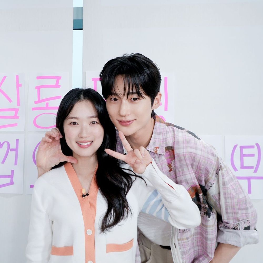 When Lovely Runner's co-stars Kim Hye Yoon and Byeon Woo Seok were asked if they are da...