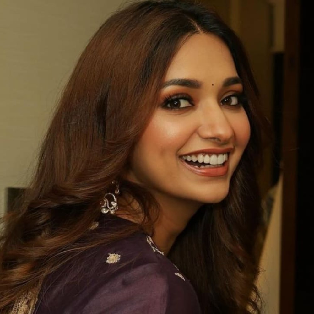 Bigg Boss OTT 2's Jiya Shankar performs on Salman Khan's special song from her debut Ma...