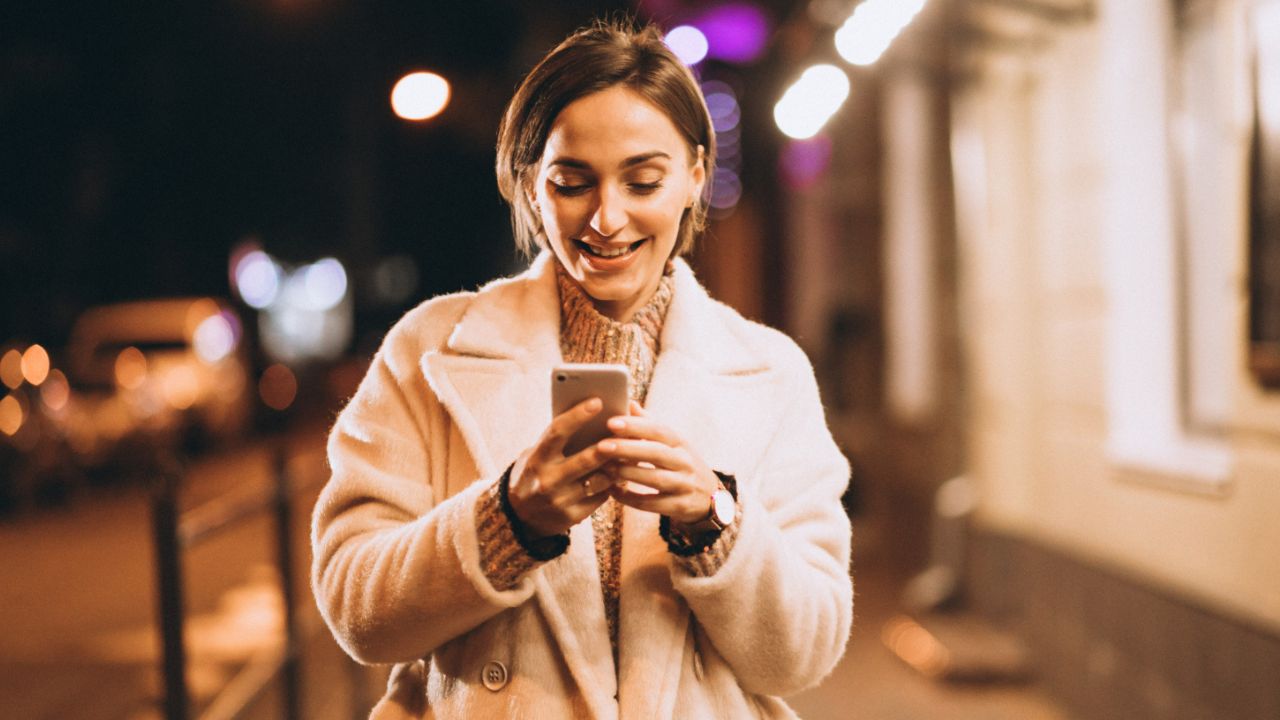 Best attention-grabbing texts for her