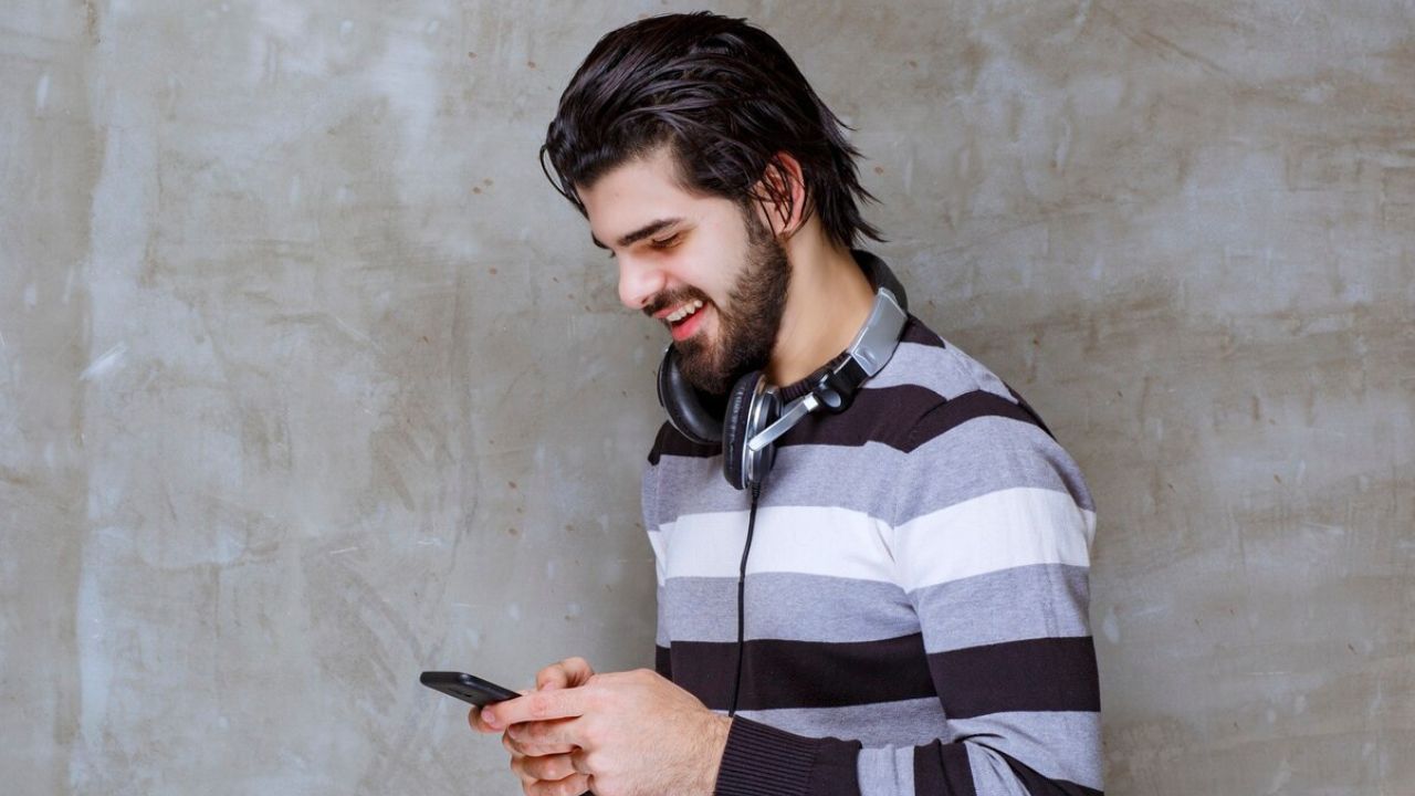 How to text her to make her want you