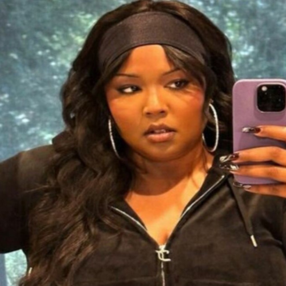 Lizzo Flaunts Weight Loss in Stunning Thanksgiving Dress Lizzo Flaunts Weight Loss in Stunning Thanksgiving Dress