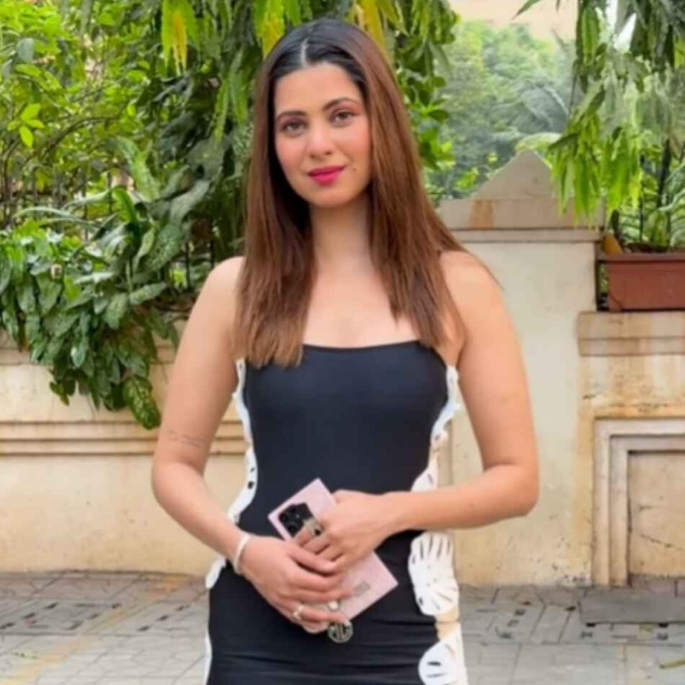 Bigg Boss 18: Alice Kaushik spotted after eviction, reacts STRONGLY after pap mistakes ... Bigg Boss 18: Alice Kaushik spotted after eviction, reacts STRONGLY after pap mistakes ...