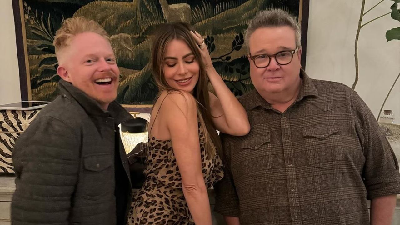 Jesse Tyler Ferguson, Sophia Vergara & Eric Stonestreet [Image via Instagram]