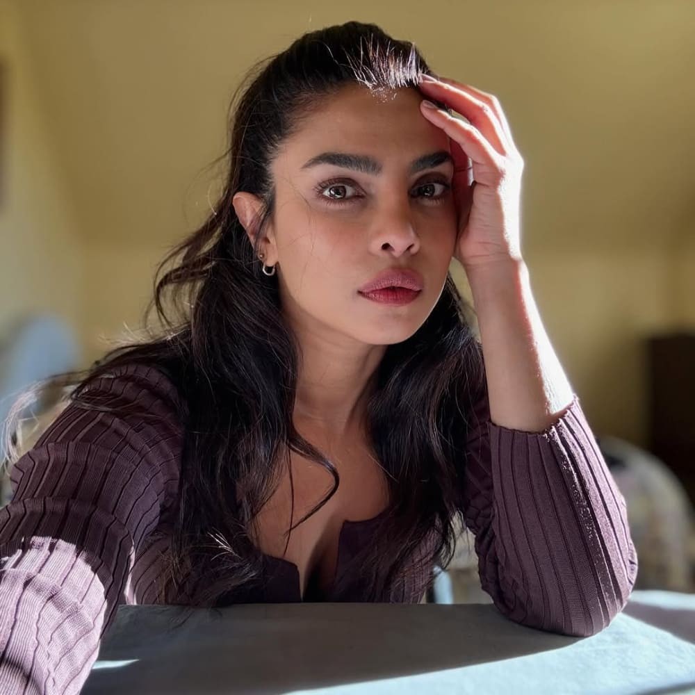 Priyanka Chopra’s picture-perfect moment in casual top and jeans proves she can turn a ...