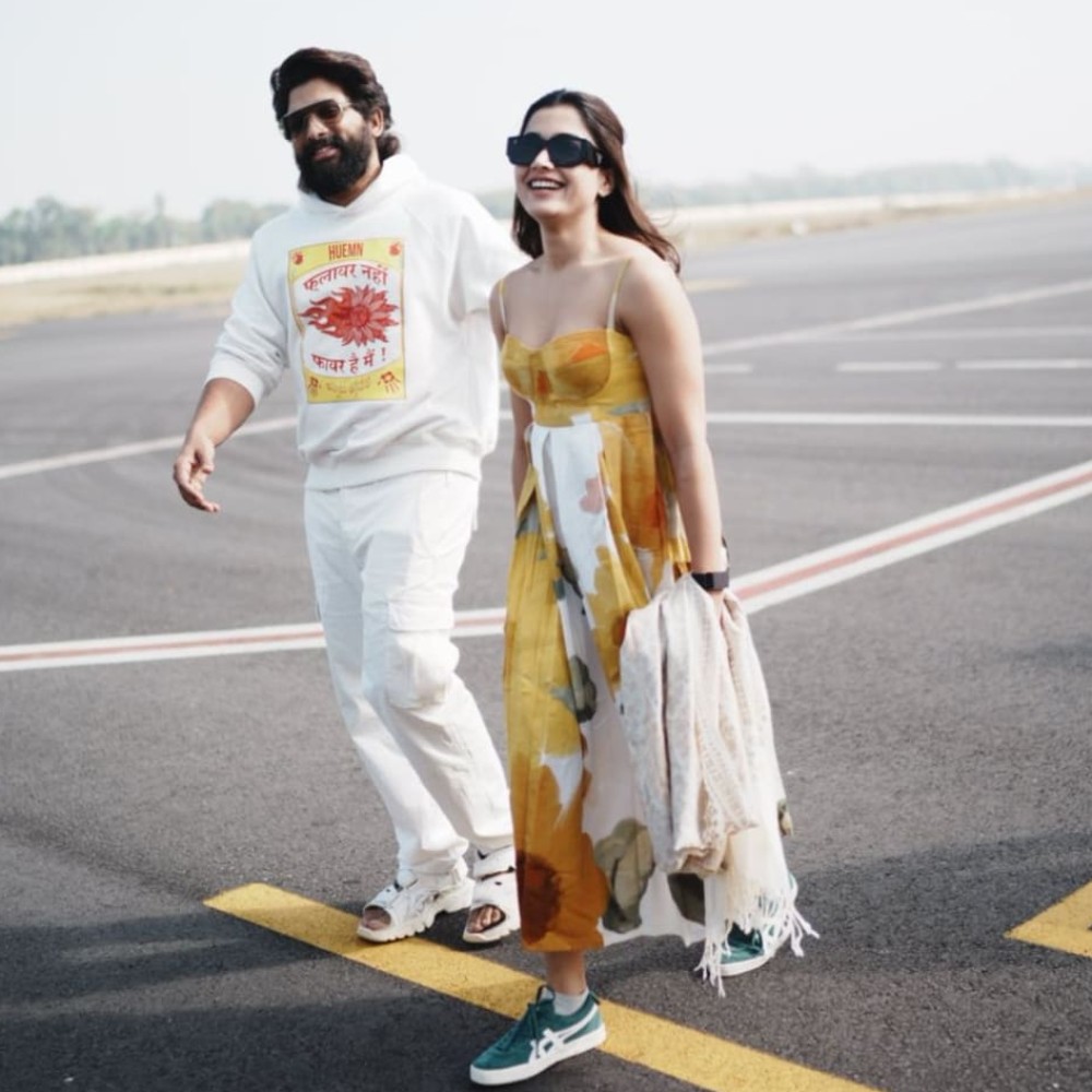 Rashmika Mandanna stuns in a yellow marigold dress as she lands in Mumbai to promote Pu... Rashmika Mandanna stuns in a yellow marigold dress as she lands in Mumbai to promote Pu...