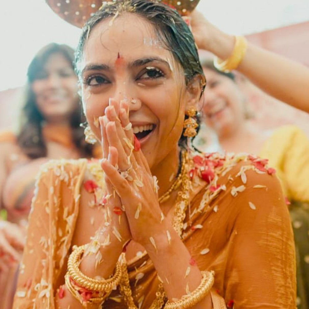INSIDE PICS: Sobhita Dhulipala glows in golden radiance during mangalasnanam ceremony f... INSIDE PICS: Sobhita Dhulipala glows in golden radiance during mangalasnanam ceremony f...
