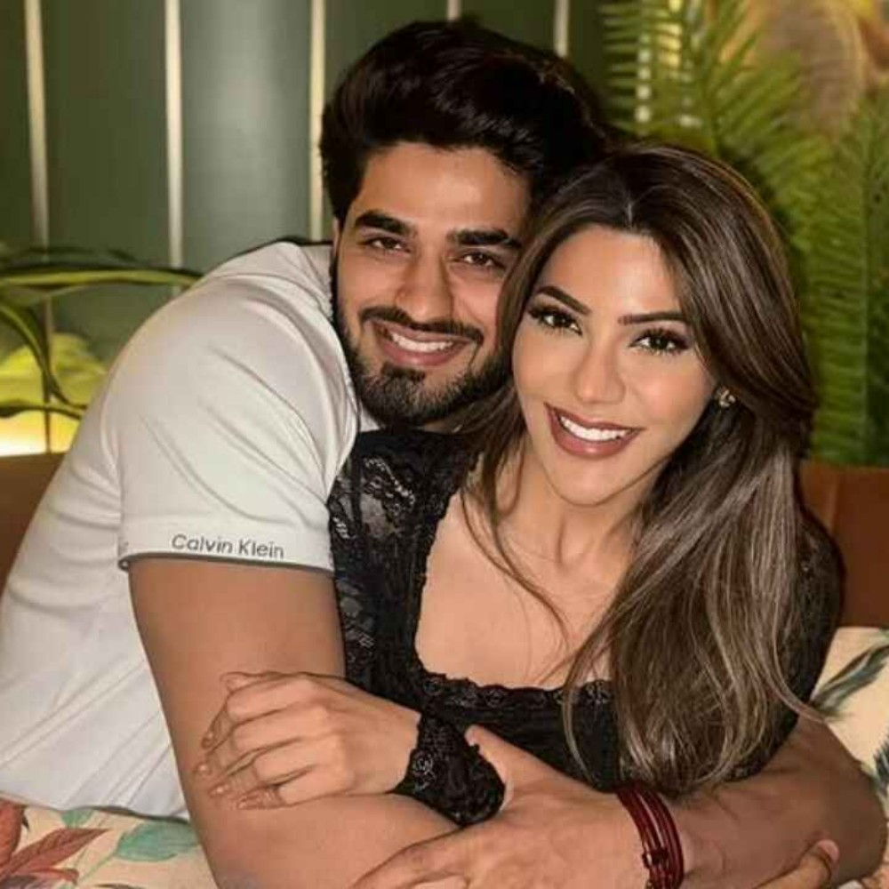 Bigg Boss Marathi 5's Nikki Tamboli admits it was 'love at first sight' when she saw Ar... Bigg Boss Marathi 5's Nikki Tamboli admits it was 'love at first sight' when she saw Ar...