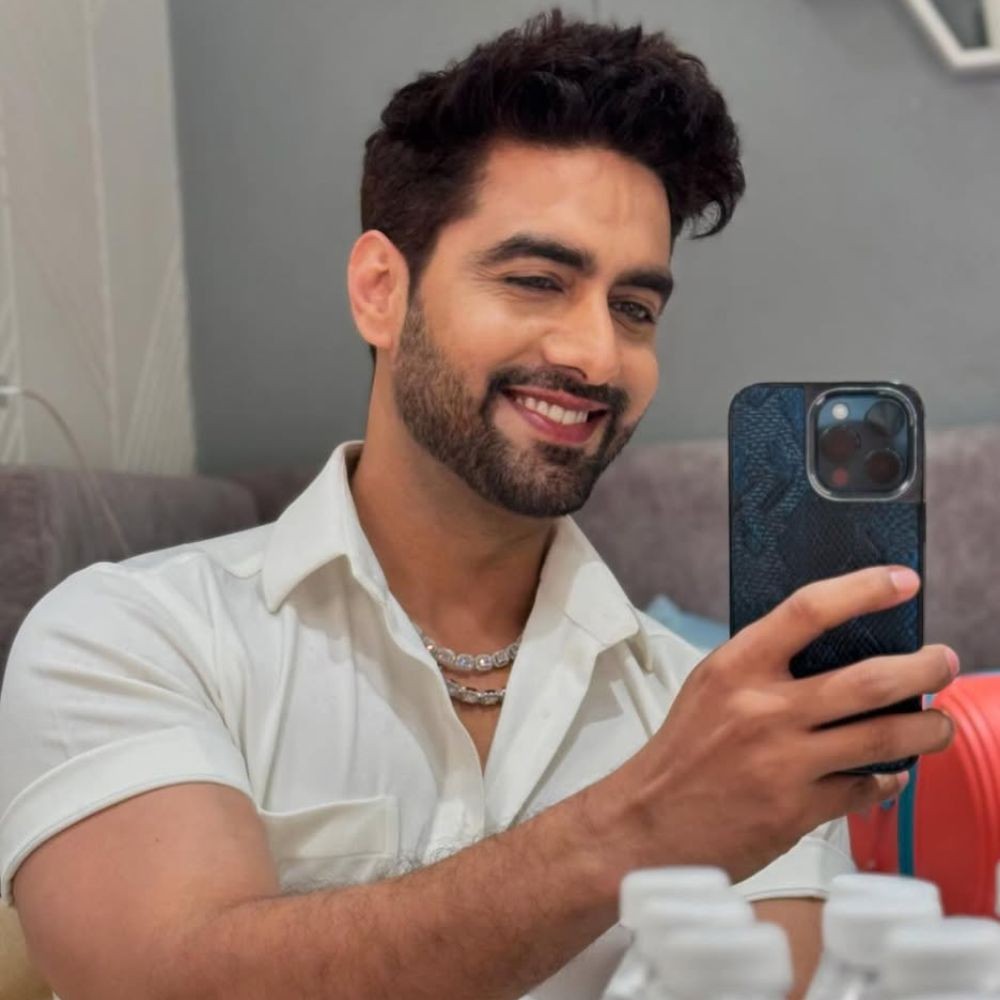 Yeh Rishta Kya Kehlata Hai’s Rohit Purohit drops PICS wearing diamond necklace; his cap... Yeh Rishta Kya Kehlata Hai’s Rohit Purohit drops PICS wearing diamond necklace; his cap...