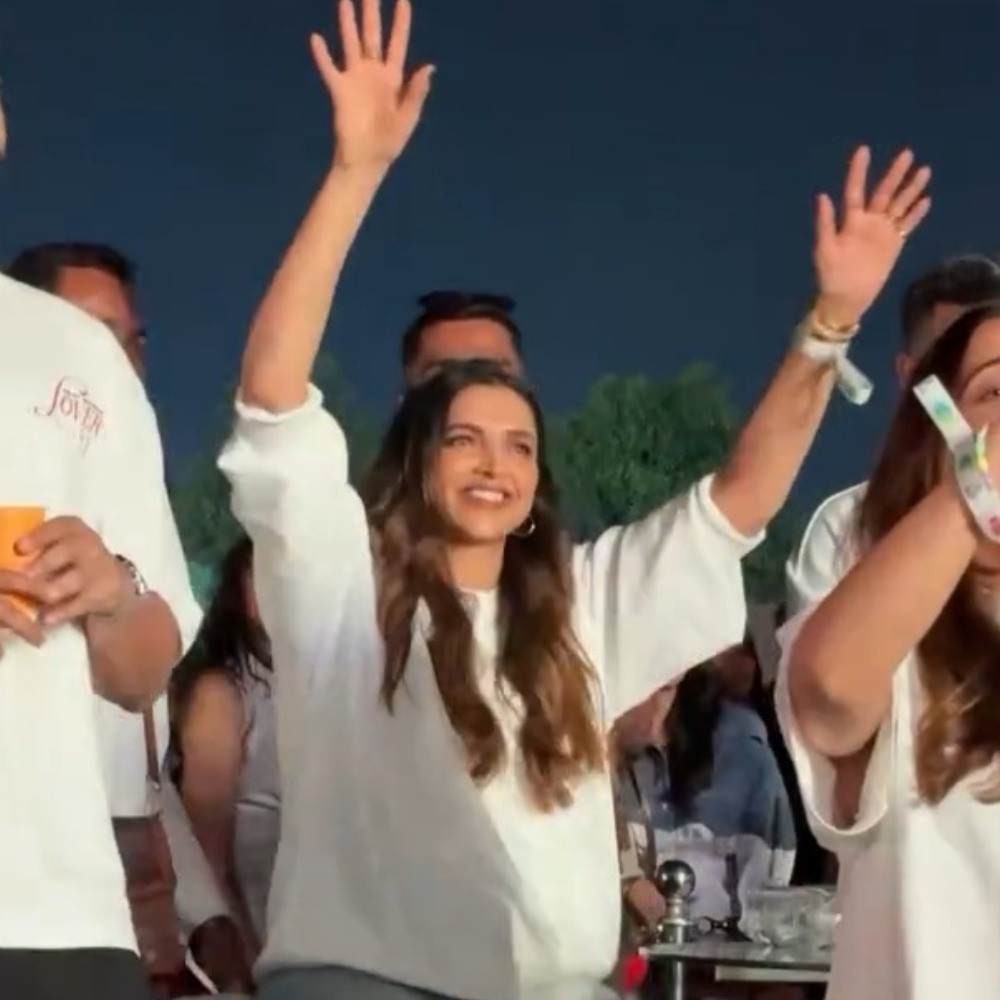 New mom Deepika Padukone surprises as she vibes at Diljit Dosanjh's Bangalore concert; ... New mom Deepika Padukone surprises as she vibes at Diljit Dosanjh's Bangalore concert; ...