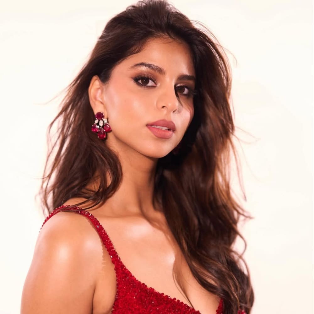 Suhana Khan-inspired last-minute Christmas outfit idea, perfect for a Red HOT moment wi...