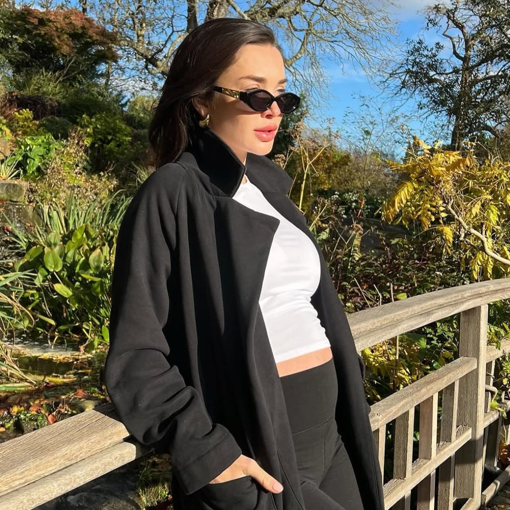 Mom-to-be Amy Jackson's maternity style in classic black-and-white combination serves a... Mom-to-be Amy Jackson's maternity style in classic black-and-white combination serves a...