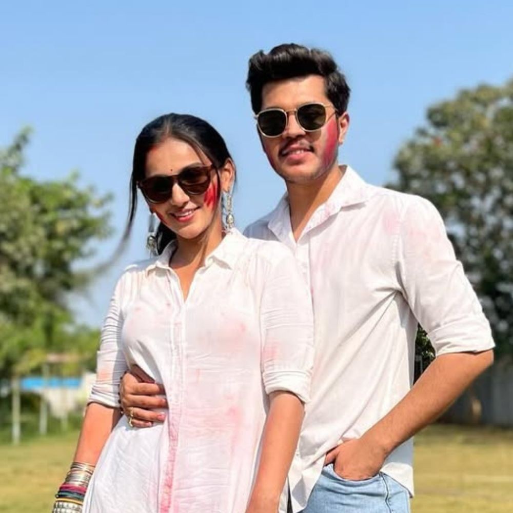 Na Umra Ki Seema Ho fame Rachana Mistry gets ‘ROKA-fied’ to longtime boyfriend Amit Mad... Na Umra Ki Seema Ho fame Rachana Mistry gets ‘ROKA-fied’ to longtime boyfriend Amit Mad...