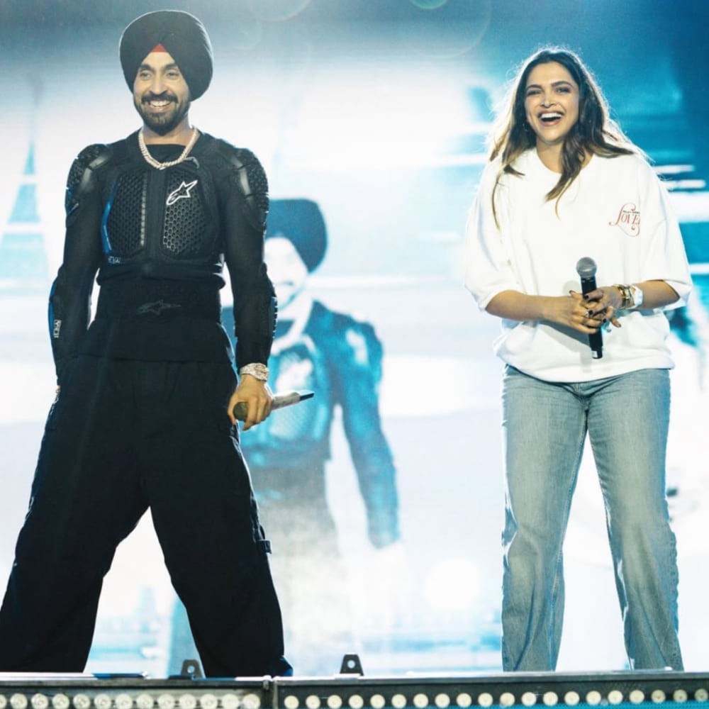 New mom Deepika Padukone stuns in white t-shirt and baggy jeans, proving even basics ca... New mom Deepika Padukone stuns in white t-shirt and baggy jeans, proving even basics ca...