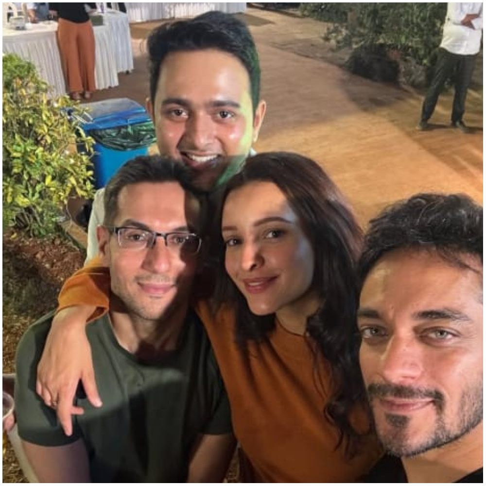 Triptii Dimri kickstarts Christmas festivities with rumored beau Sam Merchant and frien... Triptii Dimri kickstarts Christmas festivities with rumored beau Sam Merchant and frien...