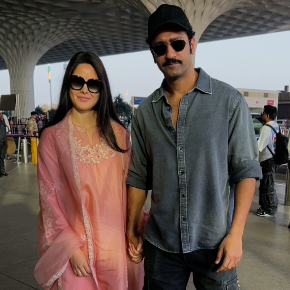 Katrina Kaif wears simple traditional dress at airport with Vicky Kaushal and still man... Katrina Kaif wears simple traditional dress at airport with Vicky Kaushal and still man...