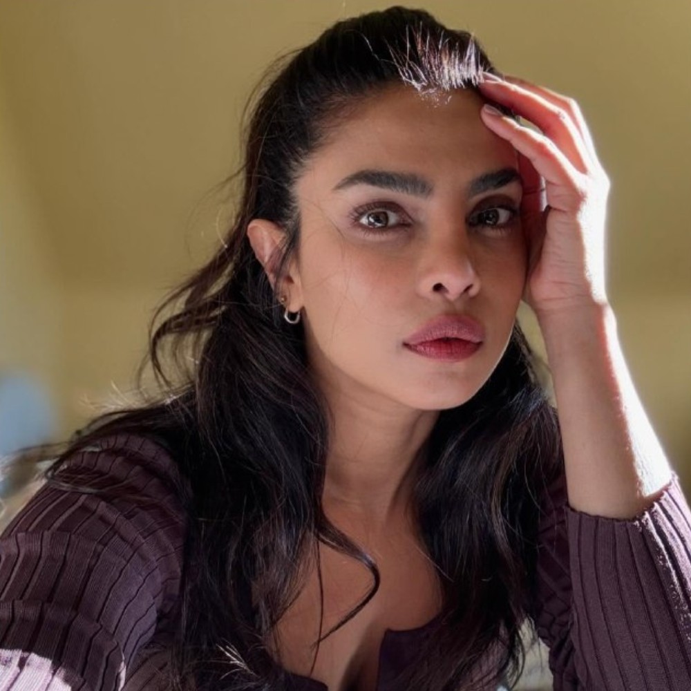Bollywood Newswrap, December 5: Priyanka Chopra’s production house moves to US; Varun D... Bollywood Newswrap, December 5: Priyanka Chopra’s production house moves to US; Varun D...