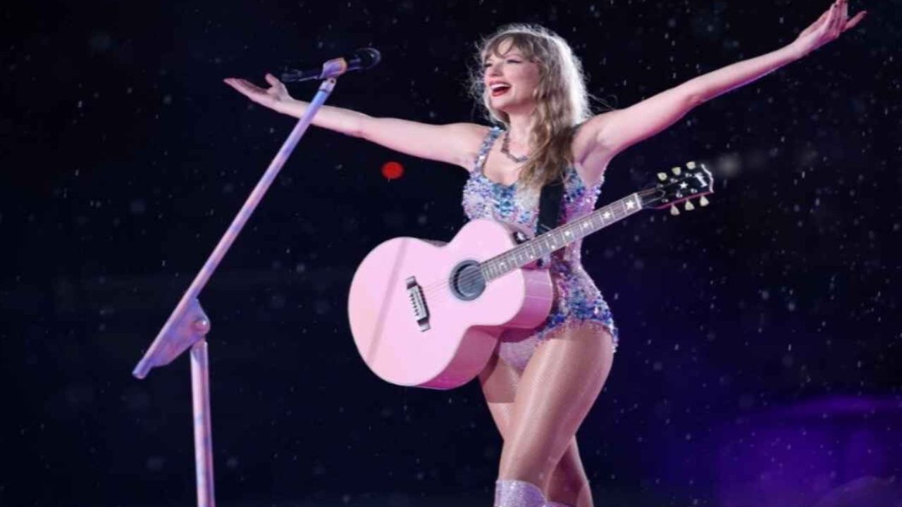 Taylor Swift (via Getty Images)