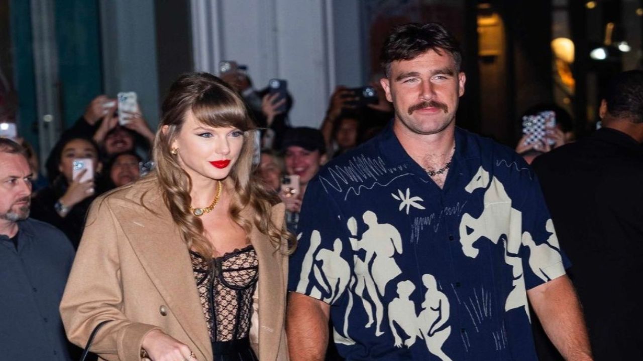 Taylor Swift with Travis Kelce (via Getty Images)