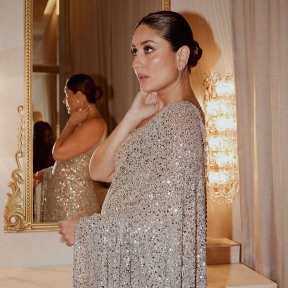 Kareena Kapoor surely doesn’t need extra shine as her Sabyasachi sequined saree is enou... Kareena Kapoor surely doesn’t need extra shine as her Sabyasachi sequined saree is enou...