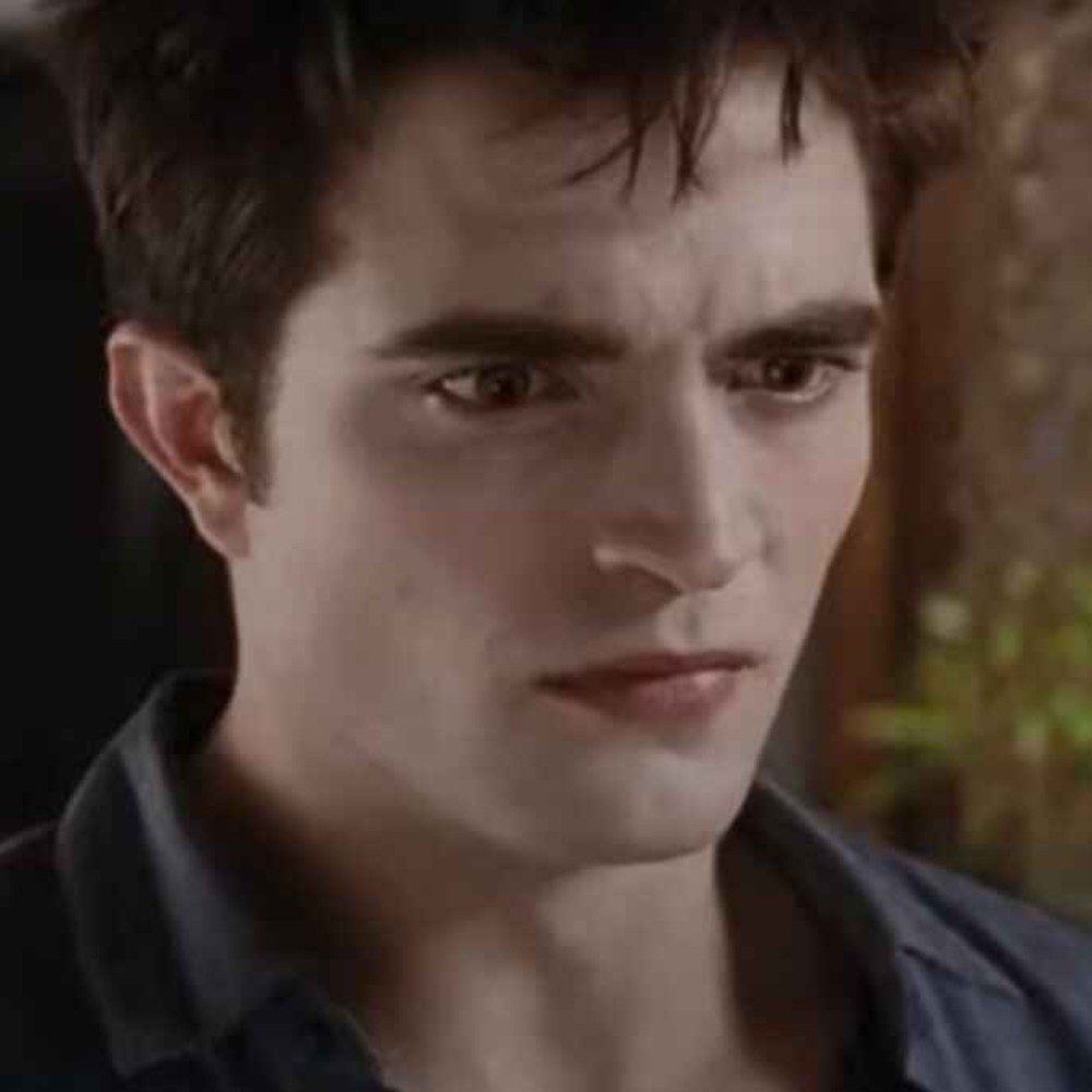 Robert Pattinson Has THIS Reaction To Airport Staff Asking Him Why Did He Stop Acting A... Robert Pattinson Has THIS Reaction To Airport Staff Asking Him Why Did He Stop Acting A...