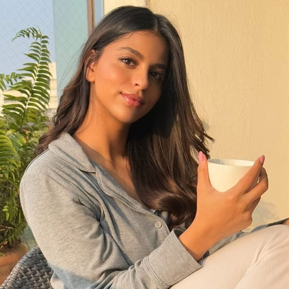 Suhana Khan gives winter fashion a neutral touch in her grey ribbed top and white trous...
