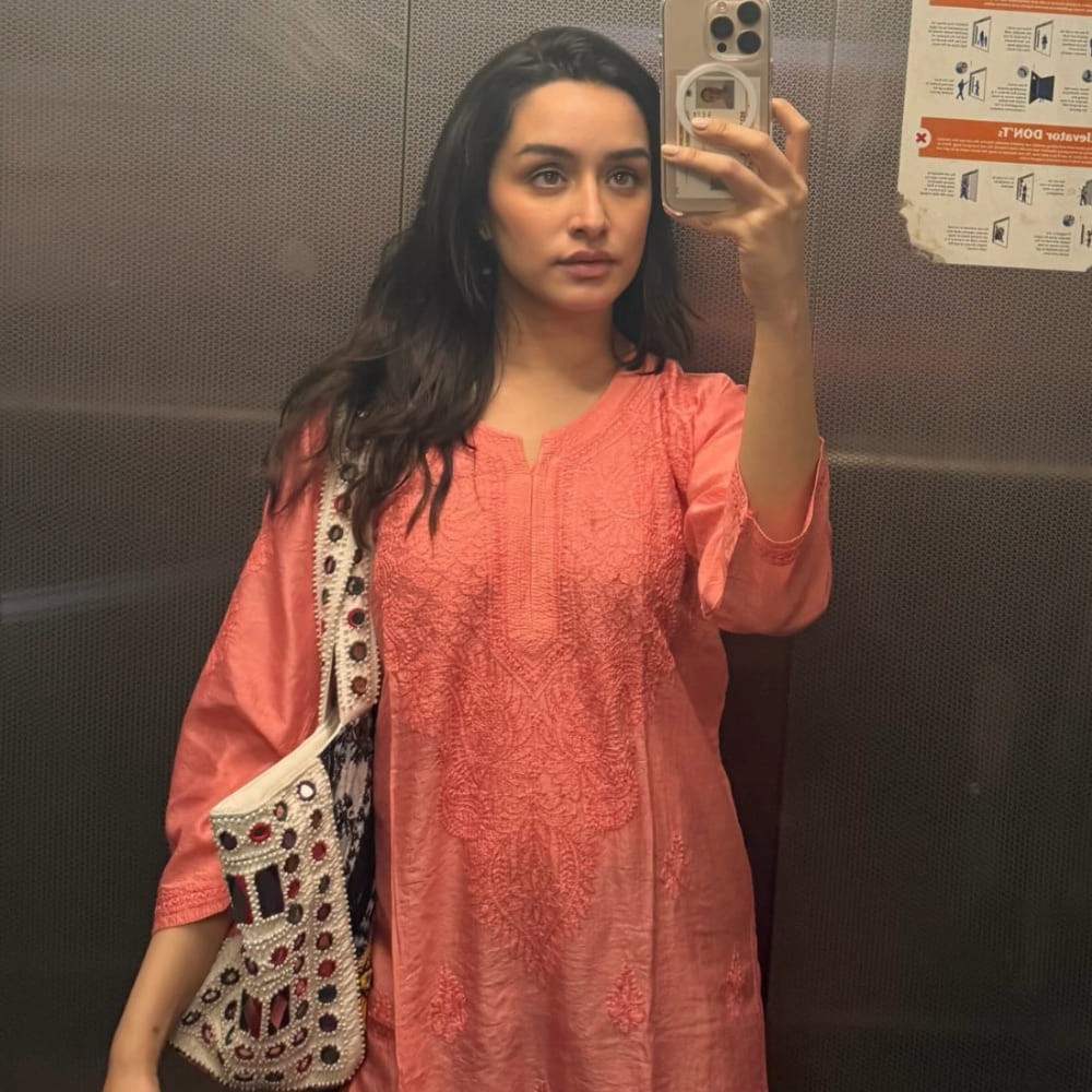 Shraddha Kapoor shows us how to effortlessly elevate workwear with a pop of color in an... Shraddha Kapoor shows us how to effortlessly elevate workwear with a pop of color in an...