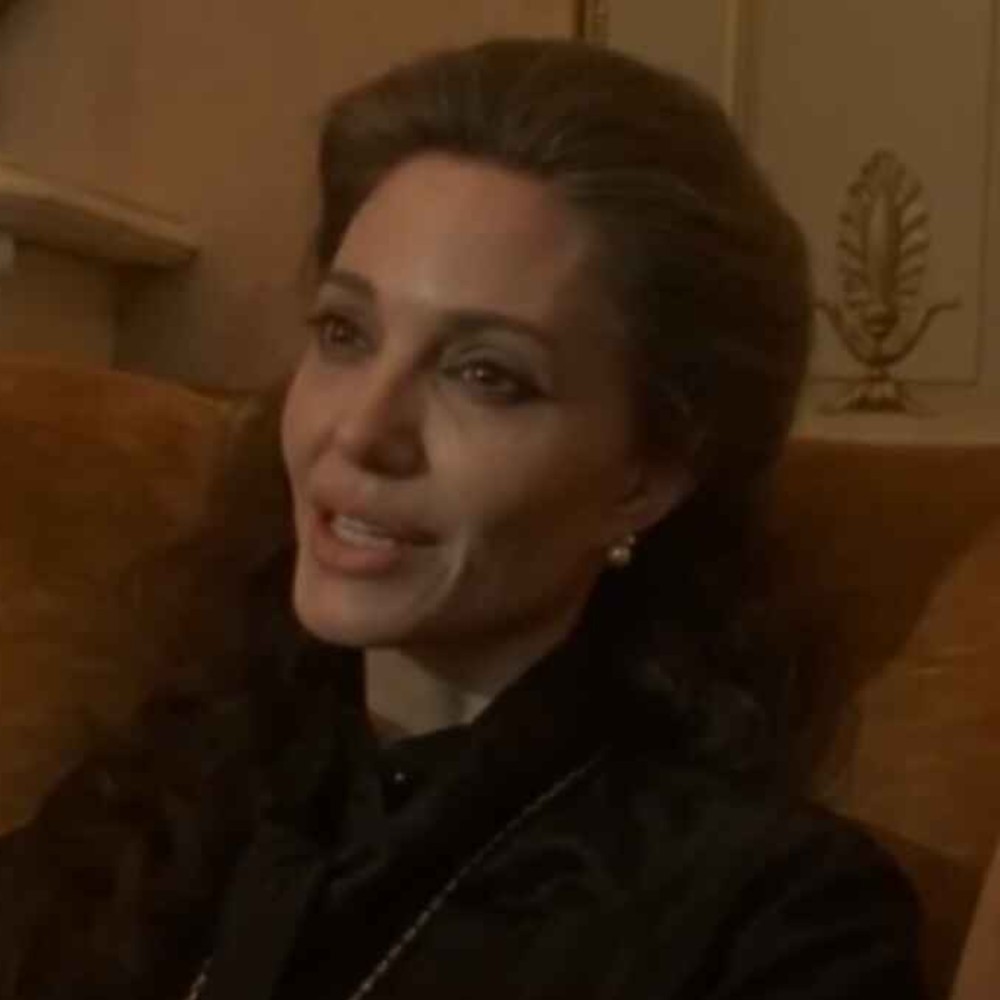 How Did Angelina Jolie Respond To The Most Insane Question Asked To Her? Read Details I... How Did Angelina Jolie Respond To The Most Insane Question Asked To Her? Read Details I...