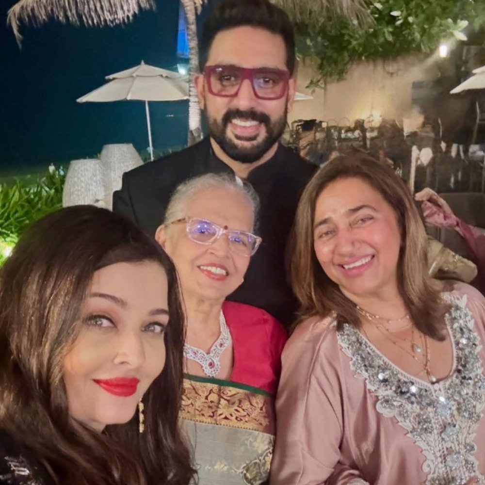 Bollywood Newswrap, December 6: Abhishek Bachchan-Aishwarya Rai's selfie comes as sigh ... Bollywood Newswrap, December 6: Abhishek Bachchan-Aishwarya Rai's selfie comes as sigh ...