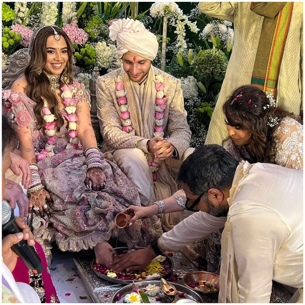 Anurag Kashyap says ‘Ye bhi gayi’ as he drops PICS from daughter Aaliyah’s kanyadaan; p... Anurag Kashyap says ‘Ye bhi gayi’ as he drops PICS from daughter Aaliyah’s kanyadaan; p...