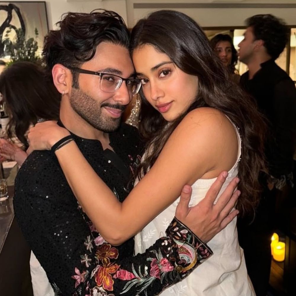 Janhvi Kapoor decorates her Christmas tree with most ‘fun quirky’ decor, reveals Orry a... Janhvi Kapoor decorates her Christmas tree with most ‘fun quirky’ decor, reveals Orry a...