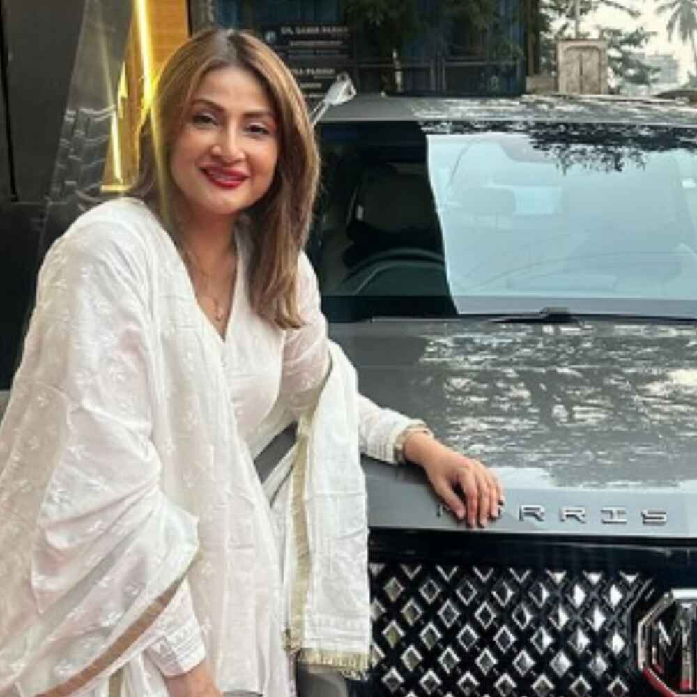 WATCH: Urvashi Dholakia expresses joy as she becomes owner of swanky car ahead of new y... WATCH: Urvashi Dholakia expresses joy as she becomes owner of swanky car ahead of new y...