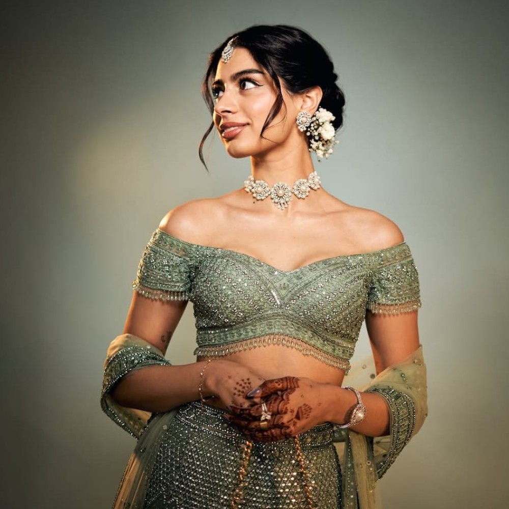 Khushi Kapoor's dreamy moment in Falguni Shane Peacock’s custom green lehenga proves th... Khushi Kapoor's dreamy moment in Falguni Shane Peacock’s custom green lehenga proves th...