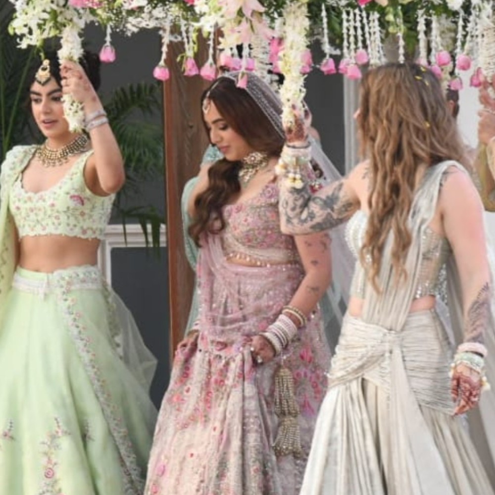 Anurag Kashyap's daughter Aaliyah makes mesmerizing bridal entry at her wedding with Sh... Anurag Kashyap's daughter Aaliyah makes mesmerizing bridal entry at her wedding with Sh...