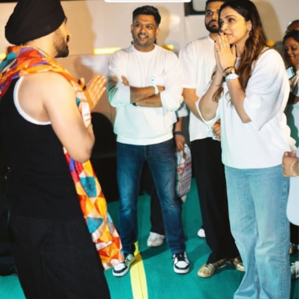 PIC: Deepika Padukone and Diljit Dosanjh share moment of gratitude, greeting each other... PIC: Deepika Padukone and Diljit Dosanjh share moment of gratitude, greeting each other...